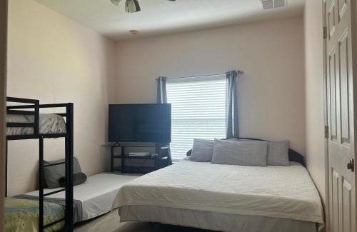 Southeast Orlando House | Master bedroom next to the airport