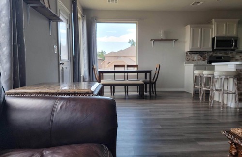 Yukon House | Master bedroom w/private bath