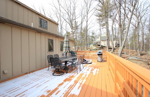 Rowland House | Masthope/Ski Big Bear Community in Northern Pocono Stone's Throw from Lake