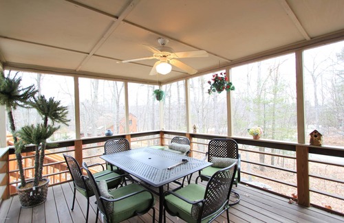 Rowland House | Masthope/Ski Big Bear Community in Northern Pocono Stone's Throw from Lake