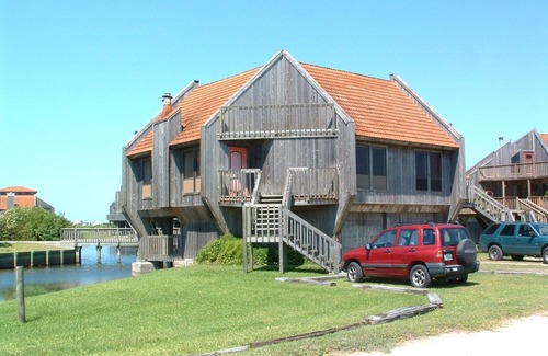Matagorda Condo | Matagorda Beach Condo Pool, Internet