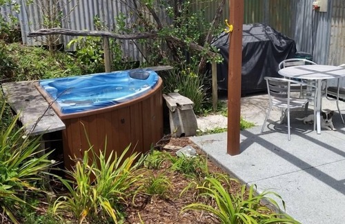 Whangaripo Ski Chalet | Matakana peaceful rustic retreat,soak in the secluded hot spa.