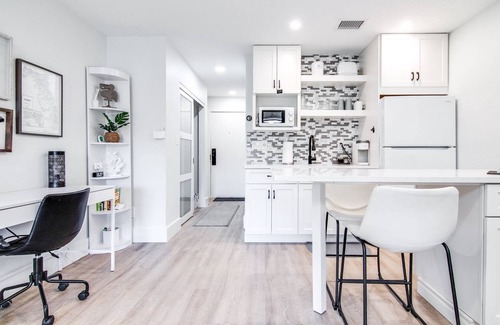 Wesley Chapel Condo | Matchless Luxury – Elegant 2BR Golf View Condo w/Designer Kitchen, Smart TVs & Walk-Out Patio!