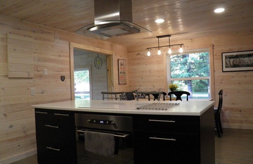 Dunnottar House | Matlock Beach Bungalow Ice Fishing Best Location!