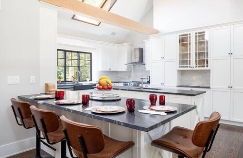 Town of Southold Town House | Mattituck Luxury Estate + Pool + 5 Bedrooms