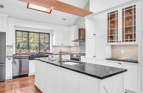 Town of Southold Town House | Mattituck Luxury Estate + Pool + 5 Bedrooms