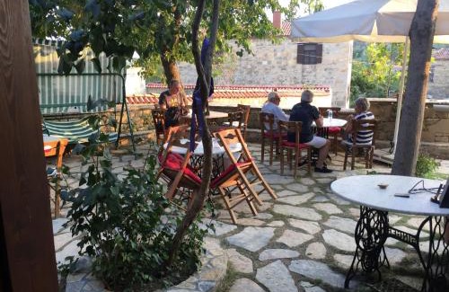 Adatepe Apartment | Mavras Tas Odalar