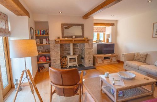 Lustleigh House | May Blossom Barn