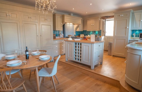 Lustleigh Cottage | MAY BLOSSOM BARN, family friendly, with open fire in Lustleigh