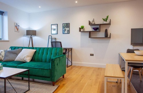 Leytonstone Apartment | Maya -2BR Stylishly Furnished & Spacious Apartment