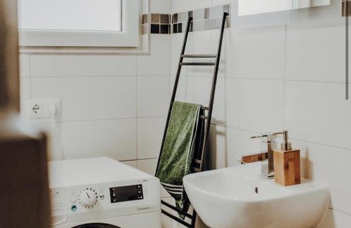 Mayen House | Mayen, Bäckerstraße, Ferienwohnung Zimmer 2, Innenstadt, nähe Nürburgring & Burg Eltz