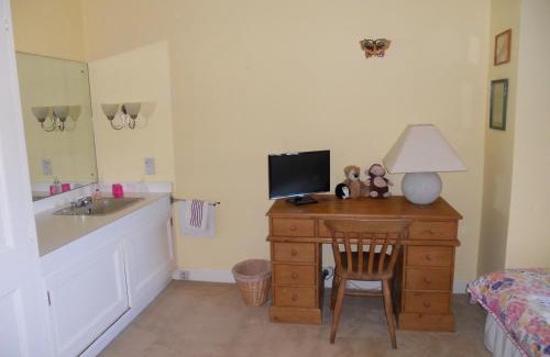 Little Kimble Bed & Breakfast | Mayertorne Cottage