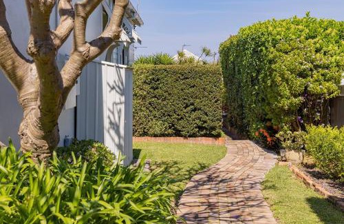 Mayfield House | Mayfield Grove - Vintage Escape with Modern Comfort