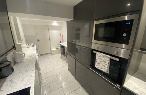 Watford House | MBA COZY 2, A BEAUTIFUL 4 BEDROOM HOUSE WITH 3 TOILETS ANS DHWER ROOM