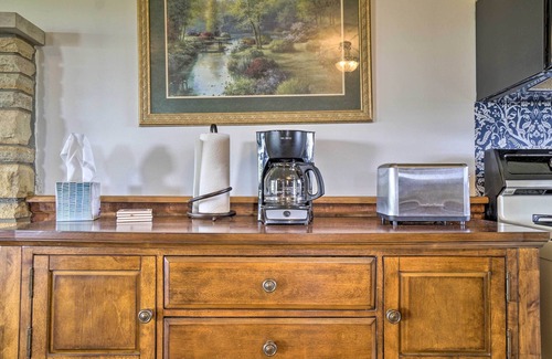 McArthur Cottage | Mcarthur Cabin: Peaceful Getaway on Farm!