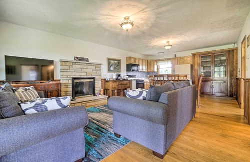 McArthur Cottage | Mcarthur Cabin: Peaceful Getaway on Farm!