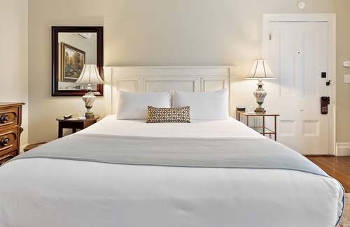 Jacksonville Hotel | McCully House Inn