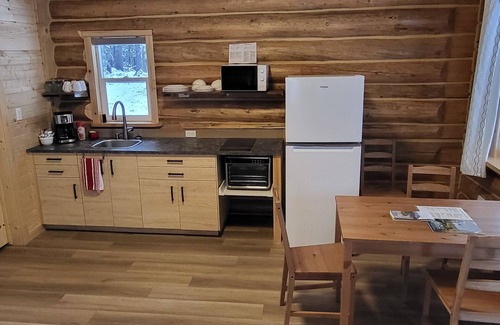 Division No. 9 Cabin | Mcdonald Cabin - Cozy Cabin Getaway!