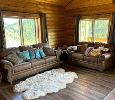 Gardiner House | McDonald Cabin #1 next to YNP