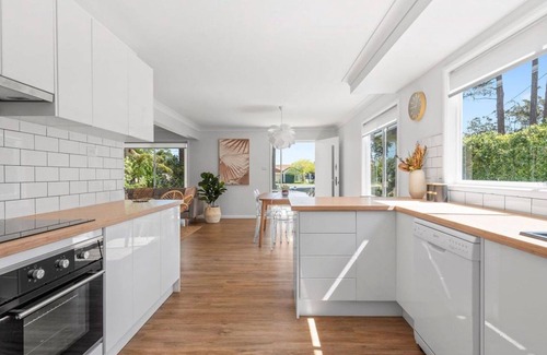 Burrill Lake House | Mcgrath welcomes you to The Lake Hideaway on Kendall
