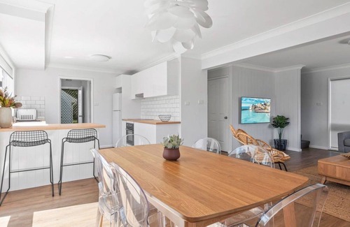 Burrill Lake House | Mcgrath welcomes you to The Lake Hideaway on Kendall