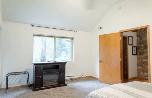 McKenzie Bridge Cabin | McKenzie River Secluded Luxury Cabin Retreat