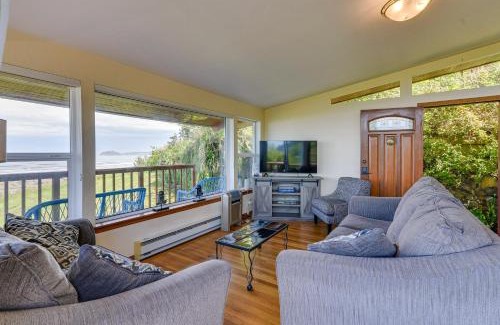 McKinleyville House | McKinleyville Getaway with Hot Tub and Ocean Views!