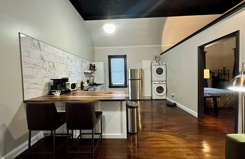 Hermann Apartment | McKittrick Suite - Loft Stay on Katy Trail in Historic Mercantile, 4 min Hermann