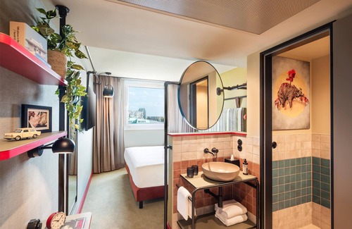 Friedrichshain-Kreuzberg Hotel | Me and All Hotel Berlin East Side, by Hyatt - NEW OPENING