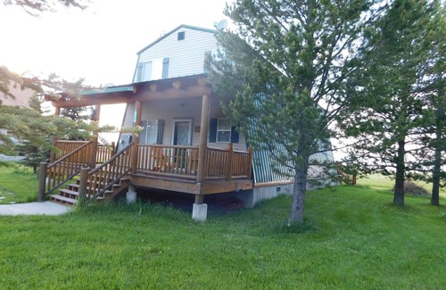 Island Park House | Meadow and Mountain Views just 23 miles to Yellowstone