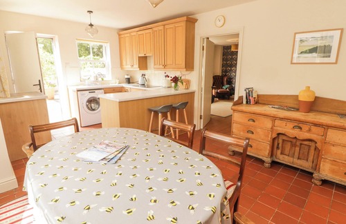 Llanarthney Cottage | MEADOW COTTAGE, pet friendly, with open fire in Llanarthney