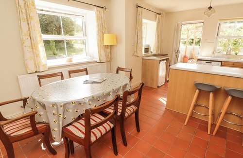 Llanarthney Cottage | MEADOW COTTAGE, pet friendly, with open fire in Llanarthney
