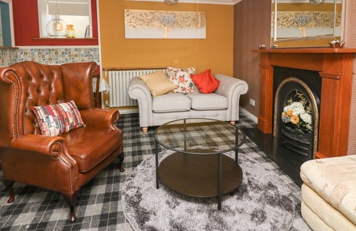 Crieff Cottage | MEADOW COTTAGE, romantic, character holiday cottage in Crieff