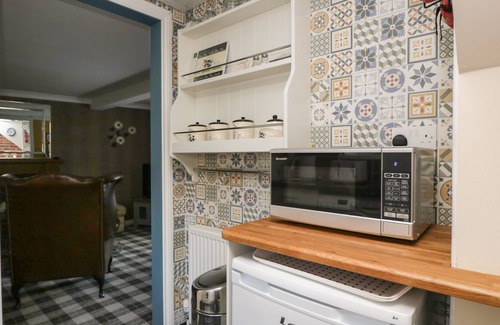 Crieff Cottage | MEADOW COTTAGE, romantic, character holiday cottage in Crieff