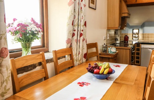 Edale Cottage | MEADOW VIEW, family friendly, luxury holiday cottage in Edale