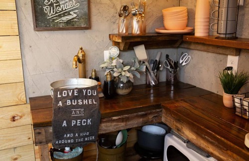 Newport House | Meadow View · Romantic Glamping Stay w/Barn, Outdoor Tub & Sauna