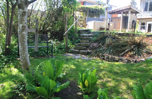 Brackendale House | MeadowBrook Suite Deluxe 2 BDRM w/Yard and Hot Tub