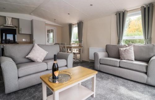 Great Hatfield House | Meadows Park 1