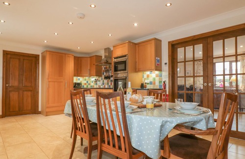 Goonhavern Cottage | MEADOWSIDE, family friendly, with hot tub in Goonhavern