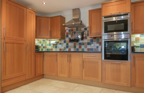 Goonhavern Cottage | MEADOWSIDE, family friendly, with hot tub in Goonhavern
