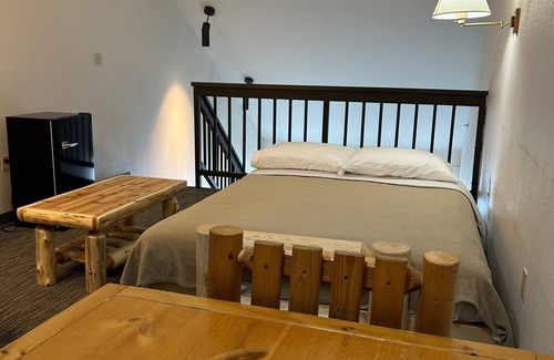 Potosi Cabin | Meals Included | Sunnen Lodge YMCA Lofted Room