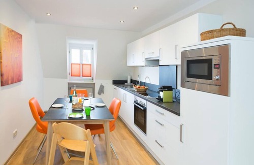 Haundorf Apartment | Mediterran und hochwertig ausgestattete FeWo-Abendrot* (75qm) mit Balkon für bis zu 4 Personen geeignet - Urlaub auf dem Bauernhof