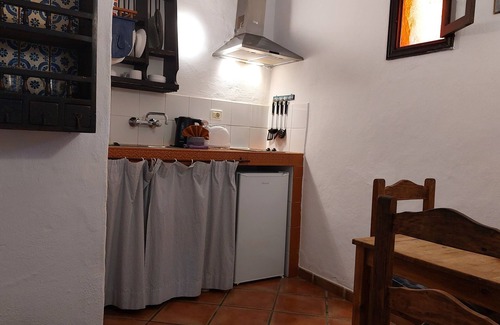El Guincho Apartment | Mediterranean holiday home with small patio-terrace