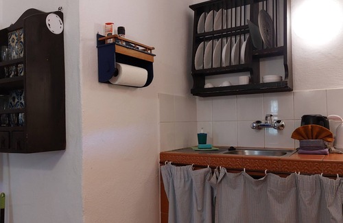 El Guincho Apartment | Mediterranean holiday home with small patio-terrace