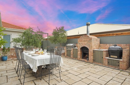 Dubbo House | Mediterranean Escape-Ultimate family retreat- Pool