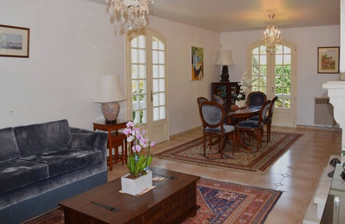 Pezenas Villa | Mediterranean-style Holiday Villa Rental with Private Pezenas Pool, South France