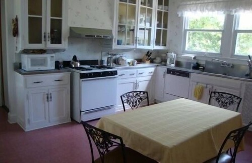 Ludlow House | Mediterranean Style in Quiet Neighborhood