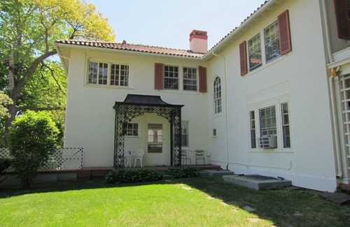 Ludlow House | Mediterranean Style in Quiet Neighborhood