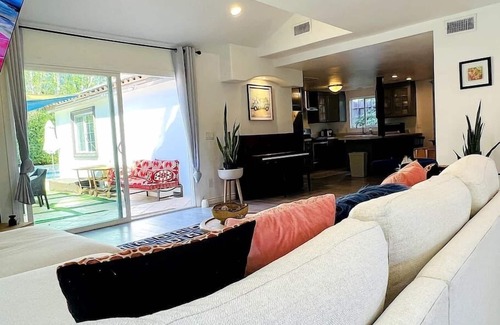 Woodland Hills Villa | Mediterranean Villa Pool & Jacuzzi & BBQ Malibu & Hollywood Bliss