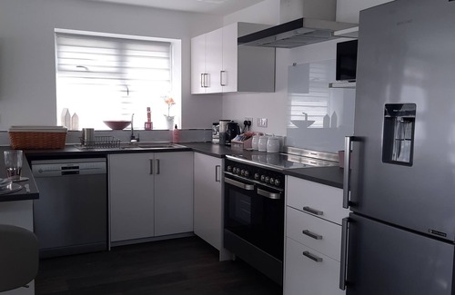 Gillingham House | Medway Bungalow, SEND Accessible, The Apple Tree in (Rainham) Gillingham, Kent.